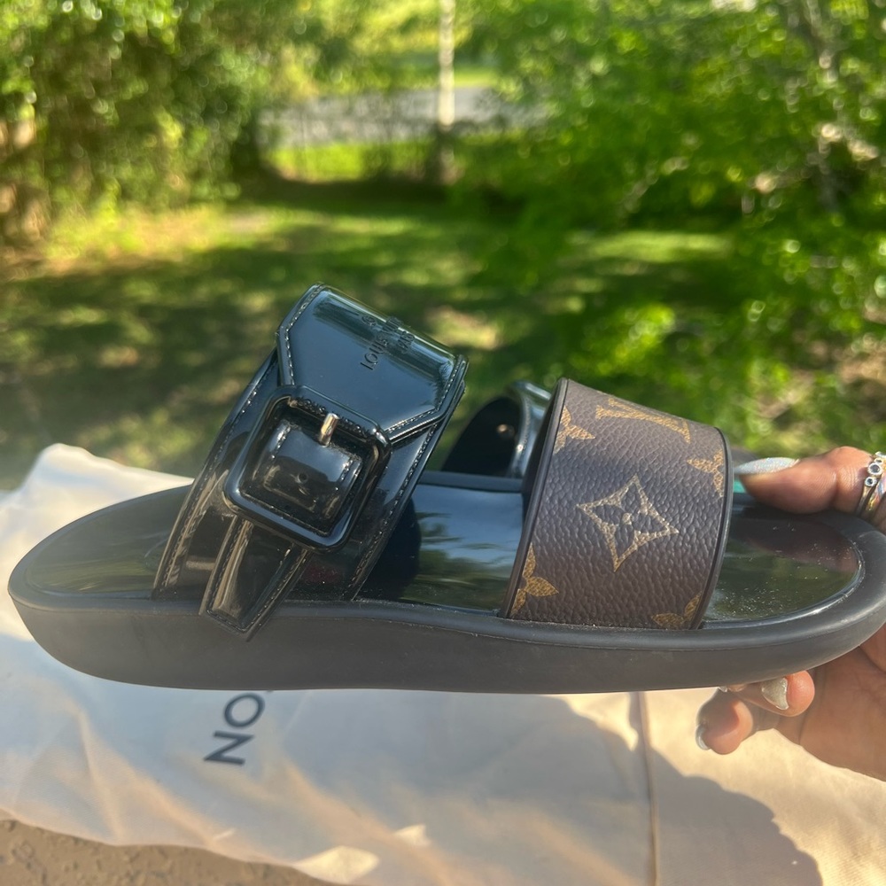 Louis Vuitton Sunbath Patent Leather Slides Size 36 - Picture 13 of 13